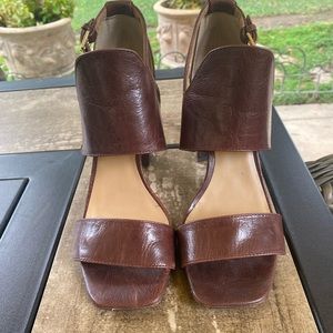 BANANA REPUBLIC HEELS